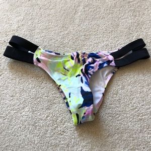 Unworn VS bikini bottoms